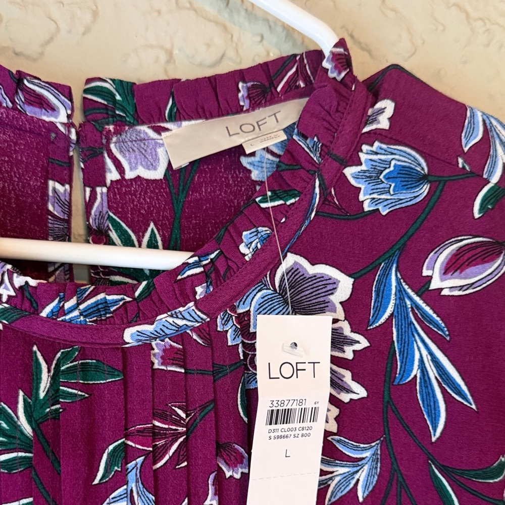 NWT LOFT Plum Floral Pintuck Short Sleeve Blouse - Picture 2 of 4